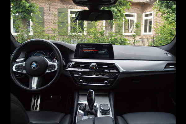 BMW 5 Serie 530e iPerformance Executive | M-Pakket | Schuifdak | Camera | Dealer Onderhouden | NL-Auto |