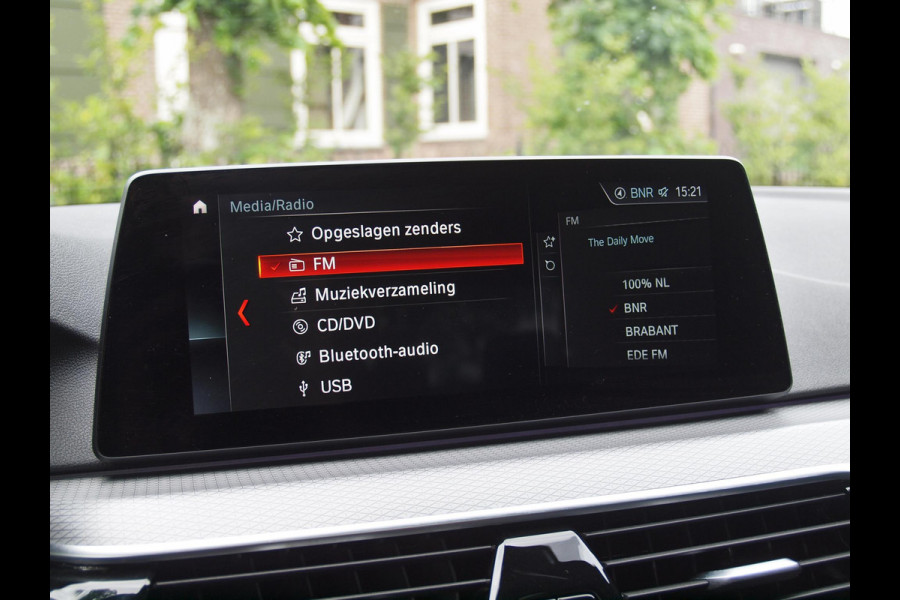 BMW 5 Serie 530e iPerformance Executive | M-Pakket | Schuifdak | Camera | Dealer Onderhouden | NL-Auto |