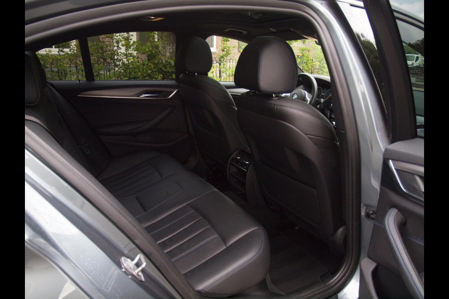 BMW 5 Serie 530e iPerformance Executive | M-Pakket | Schuifdak | Camera | Dealer Onderhouden | NL-Auto |