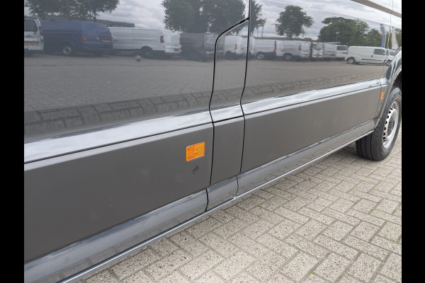 Volkswagen Crafter 35 2.0 TDI 140pk L3H2 Comfortline / vaste prijs rijklaar € 21.950 ex btw / lease vanaf € / airco / cruise / navi / achteruit rijcamera / euro 6 / bpm vrij !