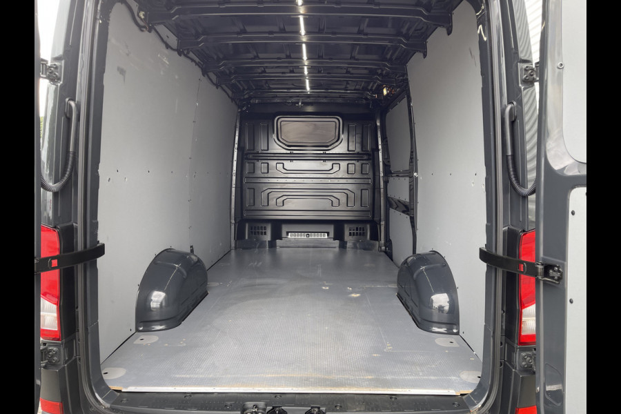 Volkswagen Crafter 35 2.0 TDI 140pk L3H2 Comfortline / vaste prijs rijklaar € 21.950 ex btw / lease vanaf € / airco / cruise / navi / achteruit rijcamera / euro 6 / bpm vrij !