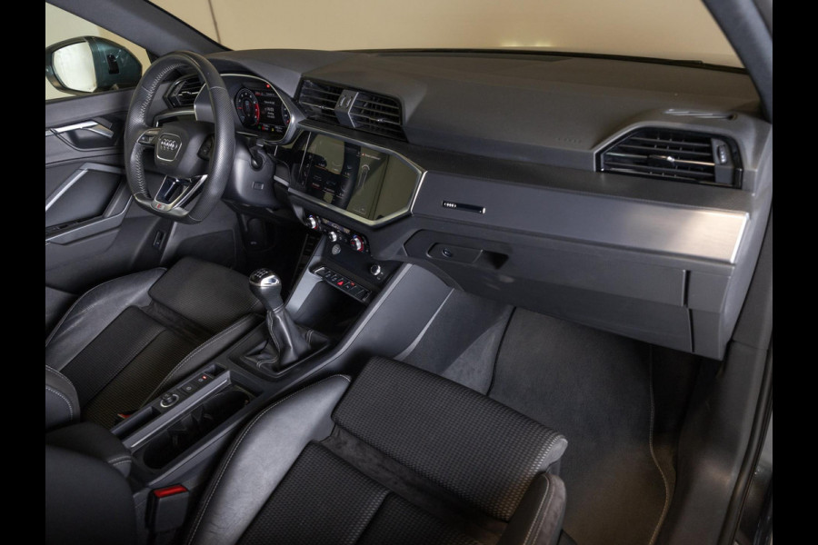 Audi Q3 35 TFSI 2x S-Line / 150pk / Trekhaak / Keyless entry / Stoelverwarming /