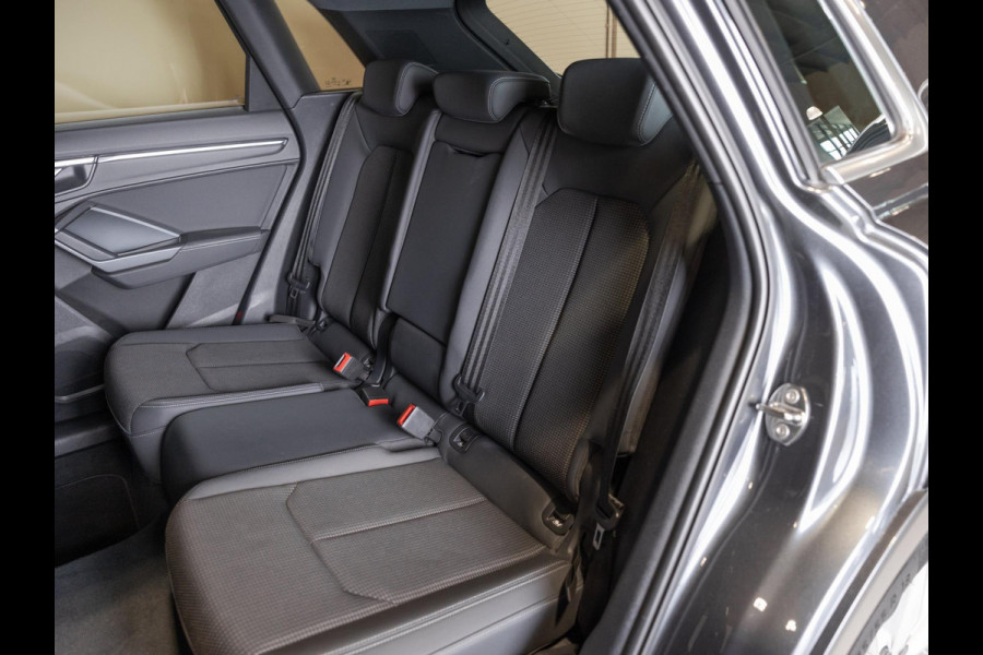 Audi Q3 35 TFSI 2x S-Line / 150pk / Trekhaak / Keyless entry / Stoelverwarming /