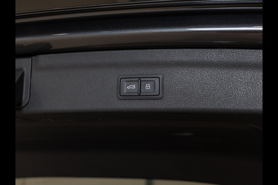 Audi Q3 35 TFSI 2x S-Line / 150pk / Trekhaak / Keyless entry / Stoelverwarming /