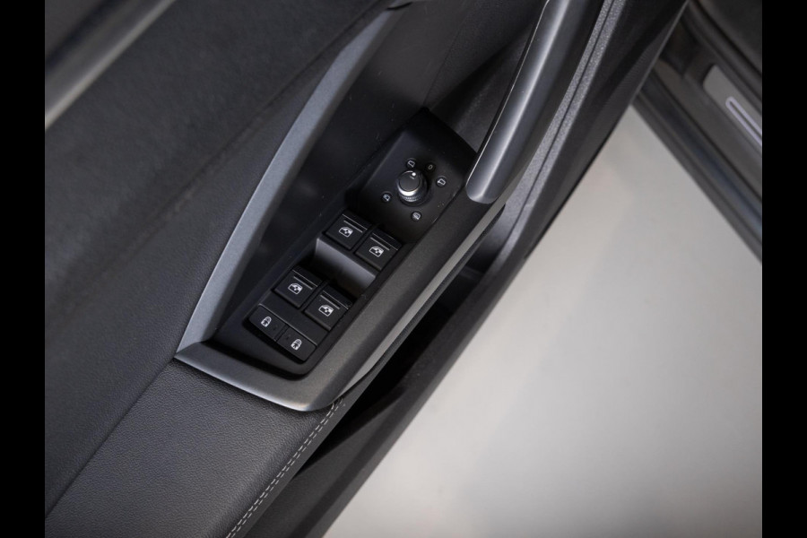 Audi Q3 35 TFSI 2x S-Line / 150pk / Trekhaak / Keyless entry / Stoelverwarming /