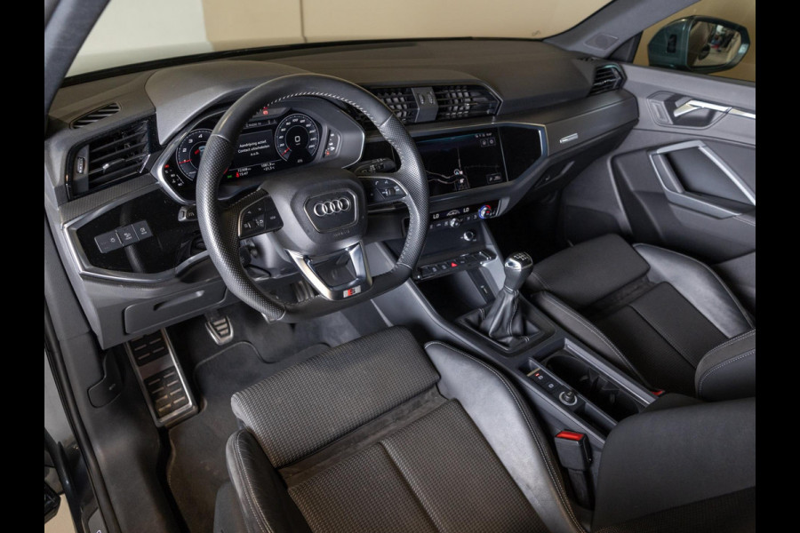 Audi Q3 35 TFSI 2x S-Line / 150pk / Trekhaak / Keyless entry / Stoelverwarming /