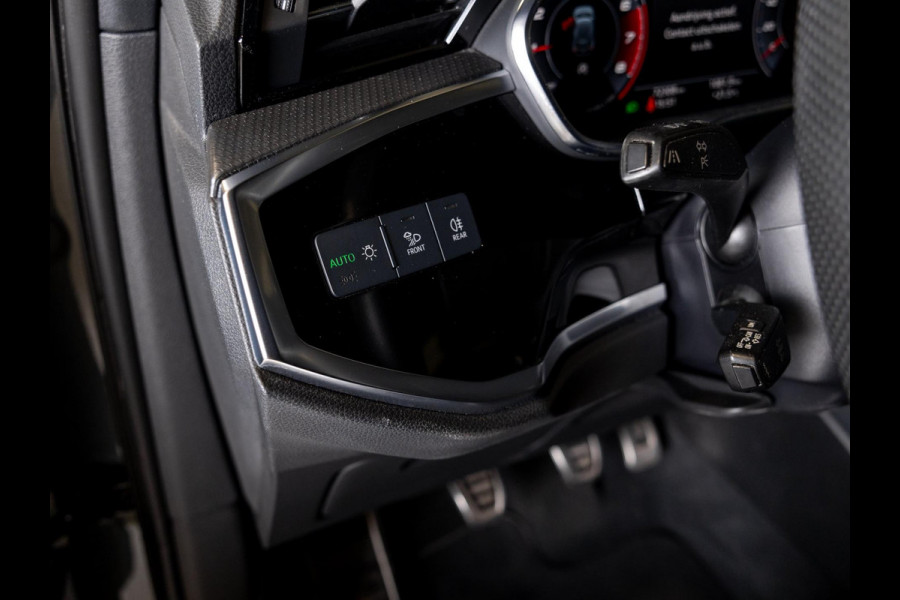 Audi Q3 35 TFSI 2x S-Line / 150pk / Trekhaak / Keyless entry / Stoelverwarming /