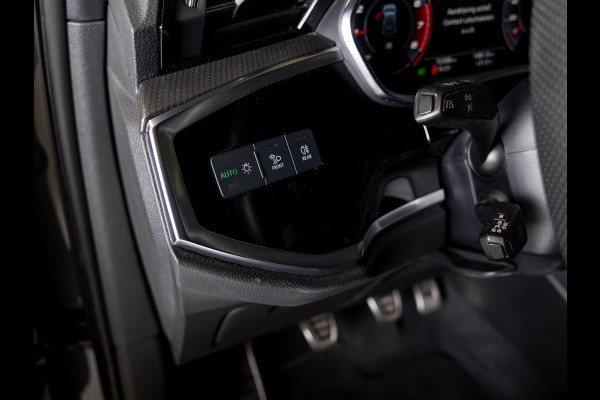 Audi Q3 35 TFSI 2x S-Line / 150pk / Trekhaak / Keyless entry / Stoelverwarming /