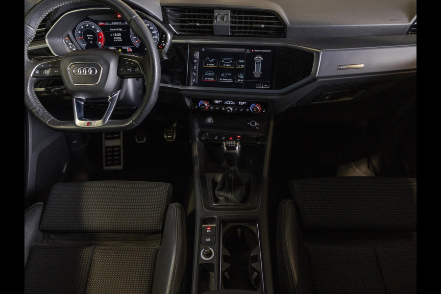 Audi Q3 35 TFSI 2x S-Line / 150pk / Trekhaak / Keyless entry / Stoelverwarming /