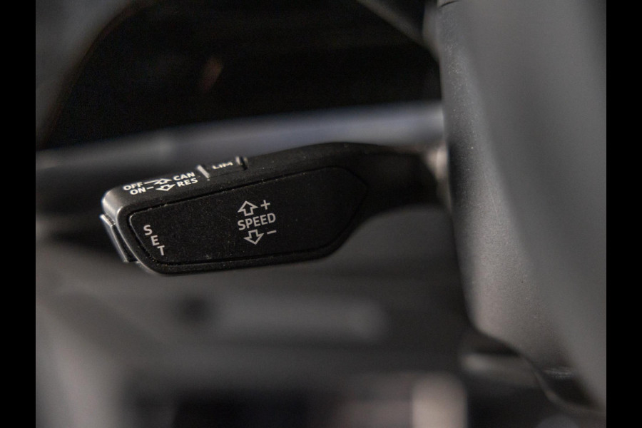 Audi Q3 35 TFSI 2x S-Line / 150pk / Trekhaak / Keyless entry / Stoelverwarming /