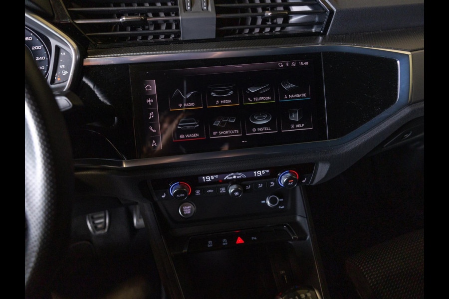 Audi Q3 35 TFSI 2x S-Line / 150pk / Trekhaak / Keyless entry / Stoelverwarming /
