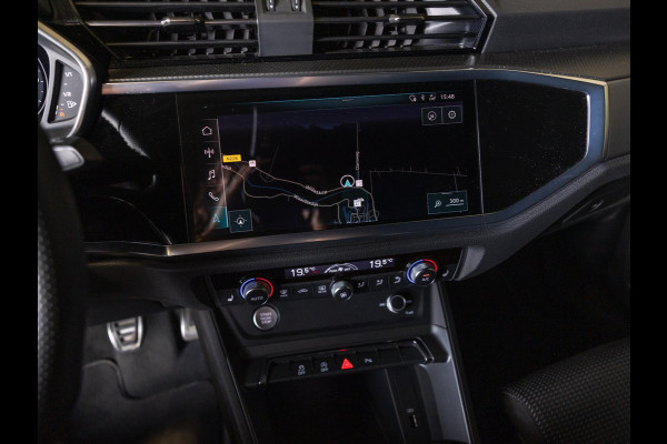 Audi Q3 35 TFSI 2x S-Line / 150pk / Trekhaak / Keyless entry / Stoelverwarming /