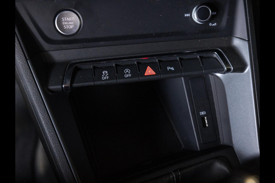 Audi Q3 35 TFSI 2x S-Line / 150pk / Trekhaak / Keyless entry / Stoelverwarming /