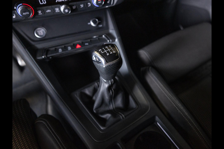 Audi Q3 35 TFSI 2x S-Line / 150pk / Trekhaak / Keyless entry / Stoelverwarming /