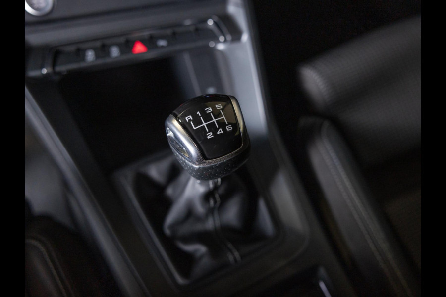 Audi Q3 35 TFSI 2x S-Line / 150pk / Trekhaak / Keyless entry / Stoelverwarming /