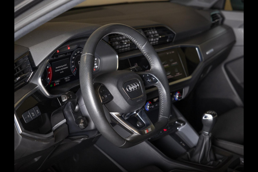 Audi Q3 35 TFSI 2x S-Line / 150pk / Trekhaak / Keyless entry / Stoelverwarming /