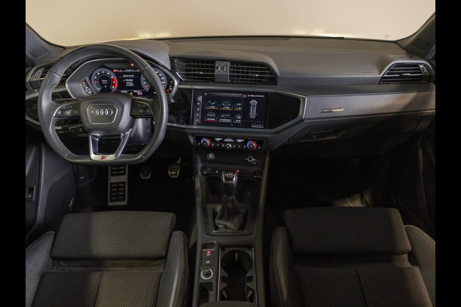 Audi Q3 35 TFSI 2x S-Line / 150pk / Trekhaak / Keyless entry / Stoelverwarming /