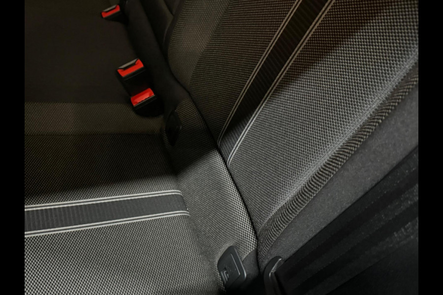 Volkswagen T-Roc 1.5 TSI Style Garantie Trekhaak CarPlay PDC Adoptieve Cruise Lane ASS LED Clima Navi Rijklaar