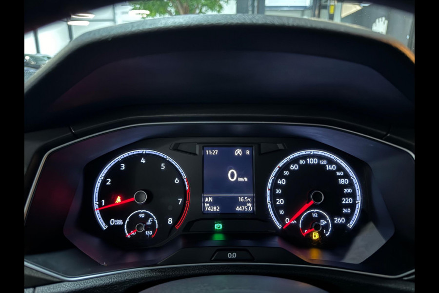Volkswagen T-Roc 1.5 TSI Style Garantie Trekhaak CarPlay PDC Adoptieve Cruise Lane ASS LED Clima Navi Rijklaar