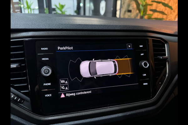 Volkswagen T-Roc 1.5 TSI Style Garantie Trekhaak CarPlay PDC Adoptieve Cruise Lane ASS LED Clima Navi Rijklaar