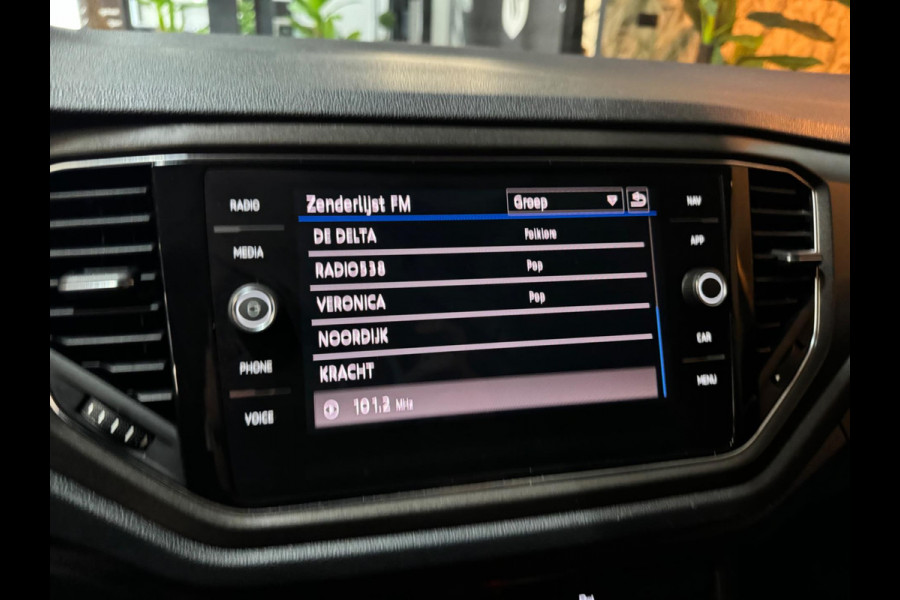 Volkswagen T-Roc 1.5 TSI Style Garantie Trekhaak CarPlay PDC Adoptieve Cruise Lane ASS LED Clima Navi Rijklaar