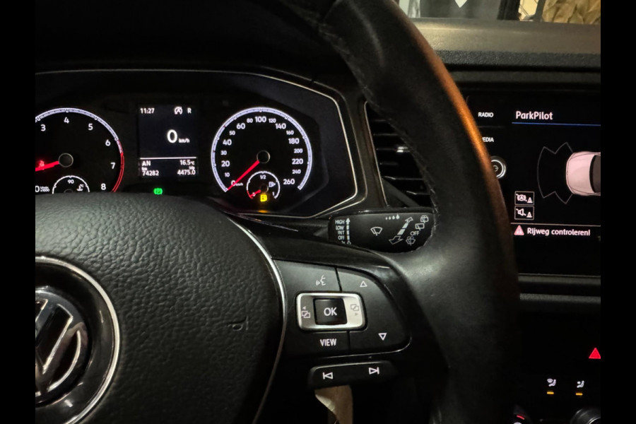 Volkswagen T-Roc 1.5 TSI Style Garantie Trekhaak CarPlay PDC Adoptieve Cruise Lane ASS LED Clima Navi Rijklaar