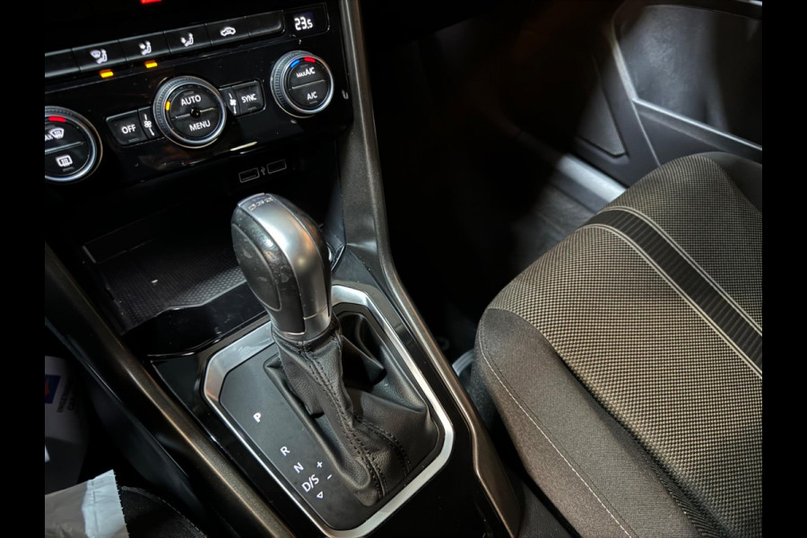 Volkswagen T-Roc 1.5 TSI Style Garantie Trekhaak CarPlay PDC Adoptieve Cruise Lane ASS LED Clima Navi Rijklaar