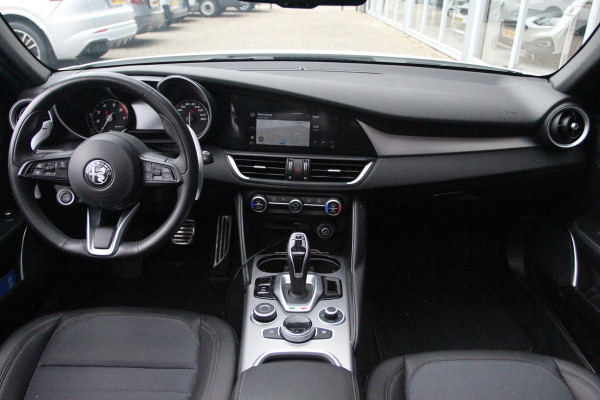 Alfa Romeo Giulia 2.0T Sprint 319PK AT | Panoramadak | 19" Velgen | Apple/Android CarPlay | Camera Let op auto niet altijd aanwezig