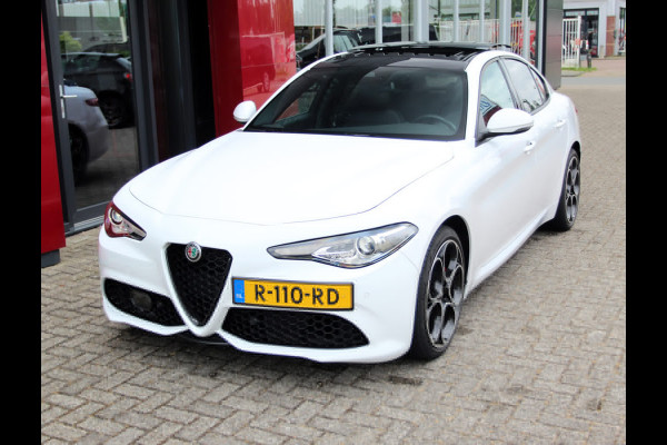 Alfa Romeo Giulia 2.0T Sprint 319PK AT | Panoramadak | 19" Velgen | Apple/Android CarPlay | Camera Let op auto niet altijd aanwezig