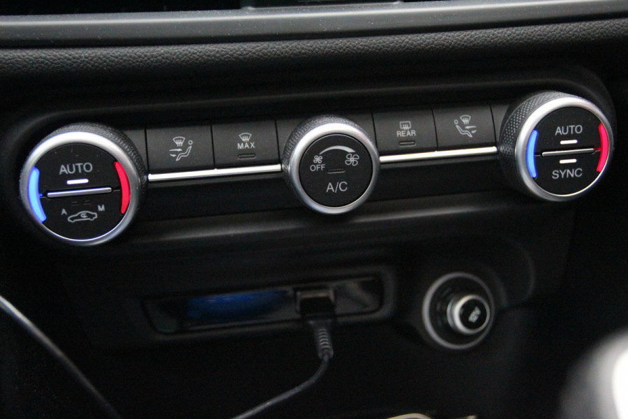 Alfa Romeo Giulia 2.0T Sprint 319PK AT | Panoramadak | 19" Velgen | Apple/Android CarPlay | Camera Let op auto niet altijd aanwezig