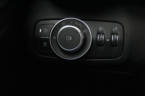 Alfa Romeo Giulia 2.0T Sprint 319PK AT | Panoramadak | 19" Velgen | Apple/Android CarPlay | Camera Let op auto niet altijd aanwezig