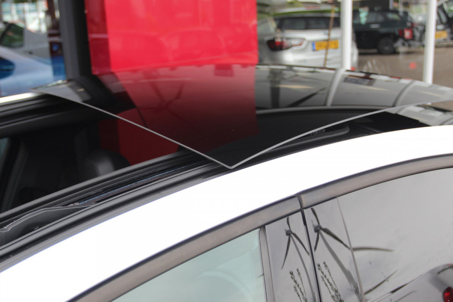 Alfa Romeo Giulia 2.0T Sprint 319PK AT | Panoramadak | 19" Velgen | Apple/Android CarPlay | Camera Let op auto niet altijd aanwezig