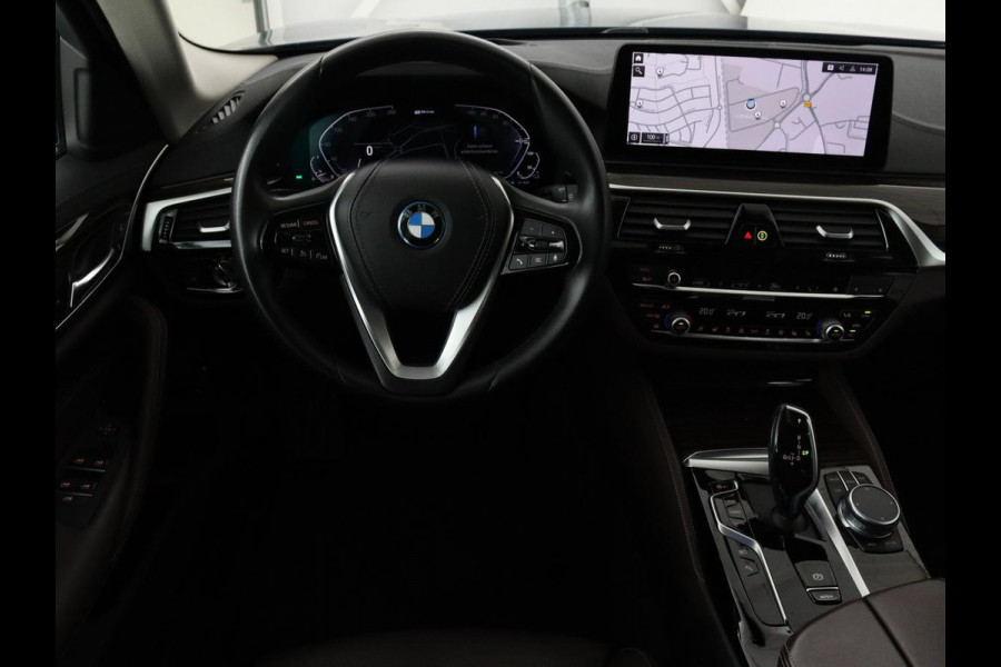 BMW 5 Serie 530e xDrive High Executive | Luxury Line | Panoramadak | Nappaleder | Stoelventilatie | Head-Up | Carplay | Live Cockpit | Adaptive LED | Stoelverwarming | Navigatie | PHEV