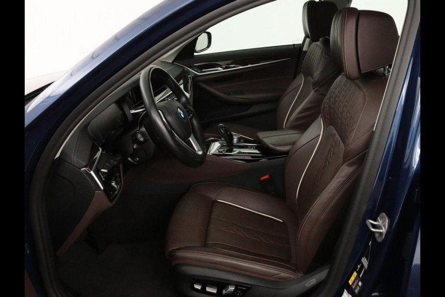 BMW 5 Serie 530e xDrive High Executive | Luxury Line | Panoramadak | Nappaleder | Stoelventilatie | Head-Up | Carplay | Live Cockpit | Adaptive LED | Stoelverwarming | Navigatie | PHEV