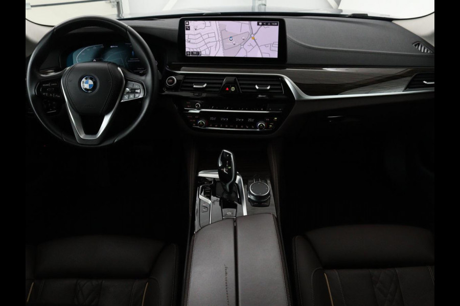 BMW 5 Serie 530e xDrive High Executive | Luxury Line | Panoramadak | Nappaleder | Stoelventilatie | Head-Up | Carplay | Live Cockpit | Adaptive LED | Stoelverwarming | Navigatie | PHEV