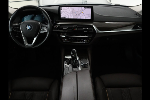 BMW 5 Serie 530e xDrive High Executive | Luxury Line | Panoramadak | Nappaleder | Stoelventilatie | Head-Up | Carplay | Live Cockpit | Adaptive LED | Stoelverwarming | Navigatie | PHEV
