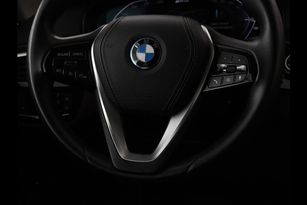 BMW 5 Serie 530e xDrive High Executive | Luxury Line | Panoramadak | Nappaleder | Stoelventilatie | Head-Up | Carplay | Live Cockpit | Adaptive LED | Stoelverwarming | Navigatie | PHEV