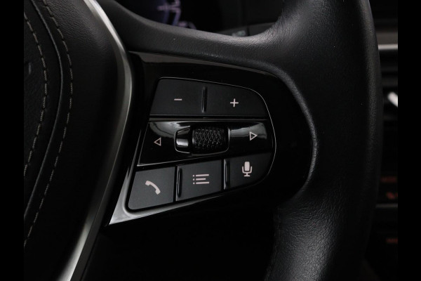 BMW 5 Serie 530e xDrive High Executive | Luxury Line | Panoramadak | Nappaleder | Stoelventilatie | Head-Up | Carplay | Live Cockpit | Adaptive LED | Stoelverwarming | Navigatie | PHEV