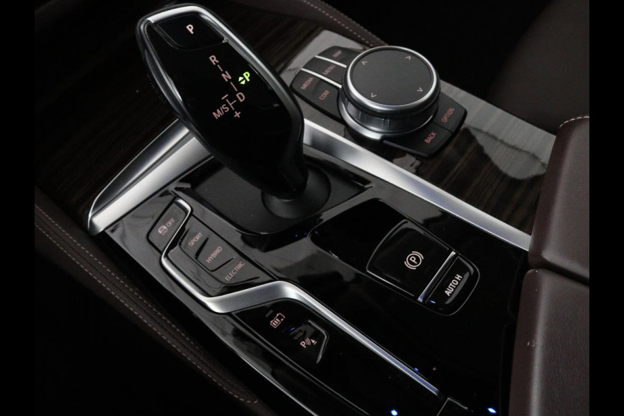 BMW 5 Serie 530e xDrive High Executive | Luxury Line | Panoramadak | Nappaleder | Stoelventilatie | Head-Up | Carplay | Live Cockpit | Adaptive LED | Stoelverwarming | Navigatie | PHEV