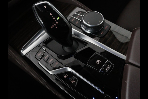 BMW 5 Serie 530e xDrive High Executive | Luxury Line | Panoramadak | Nappaleder | Stoelventilatie | Head-Up | Carplay | Live Cockpit | Adaptive LED | Stoelverwarming | Navigatie | PHEV