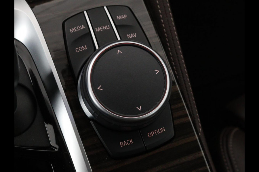 BMW 5 Serie 530e xDrive High Executive | Luxury Line | Panoramadak | Nappaleder | Stoelventilatie | Head-Up | Carplay | Live Cockpit | Adaptive LED | Stoelverwarming | Navigatie | PHEV