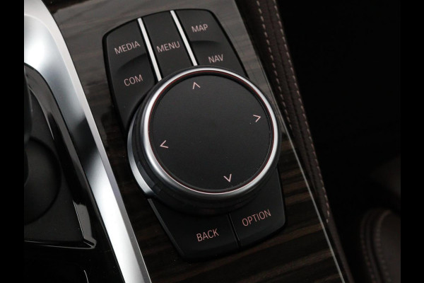 BMW 5 Serie 530e xDrive High Executive | Luxury Line | Panoramadak | Nappaleder | Stoelventilatie | Head-Up | Carplay | Live Cockpit | Adaptive LED | Stoelverwarming | Navigatie | PHEV