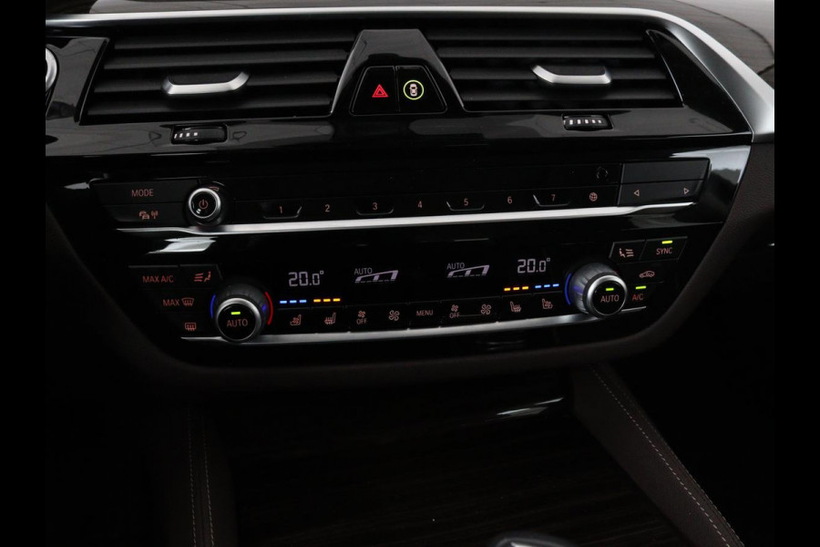 BMW 5 Serie 530e xDrive High Executive | Luxury Line | Panoramadak | Nappaleder | Stoelventilatie | Head-Up | Carplay | Live Cockpit | Adaptive LED | Stoelverwarming | Navigatie | PHEV