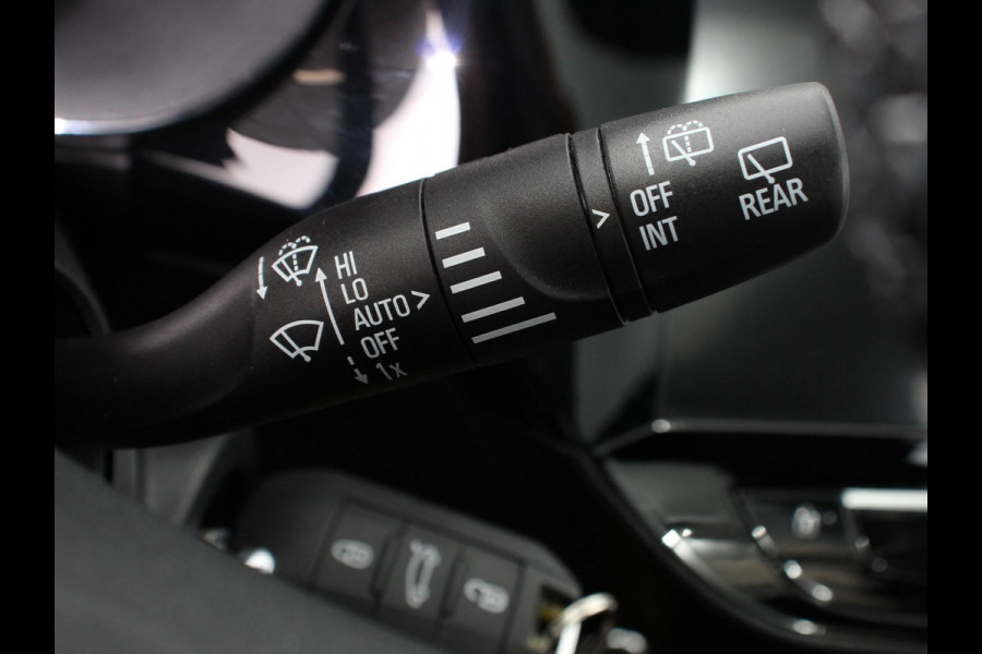 Opel Corsa 1.2 GS Achteruitrij camera Parkeersensoren Cruise control LED Verwarmde voorstoelen Stuurwiel verwarmd Climate control Apple carplay/ Android Auto