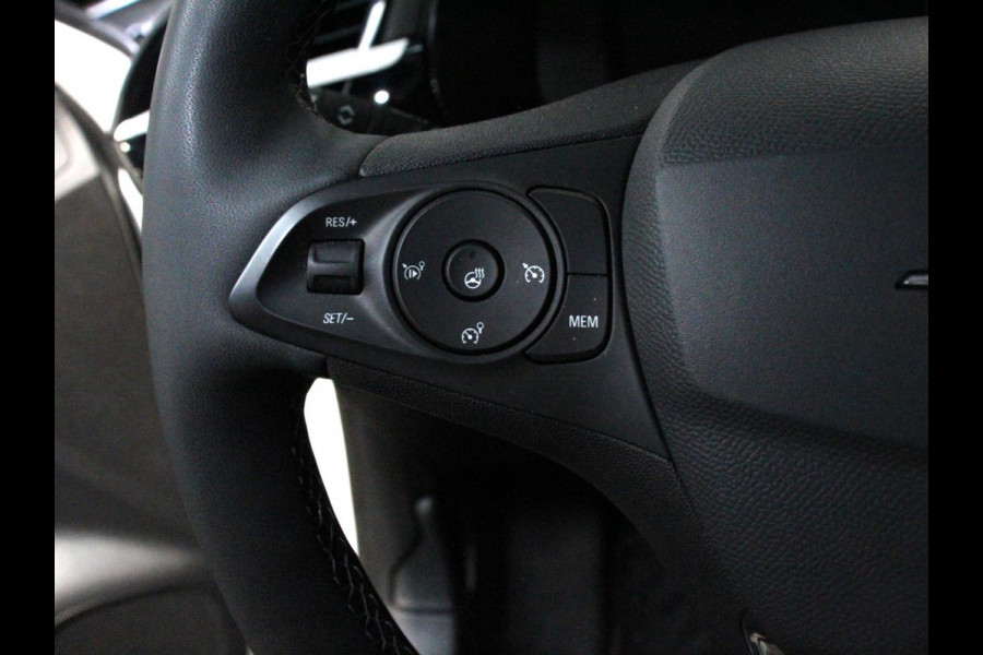 Opel Corsa 1.2 GS Achteruitrij camera Parkeersensoren Cruise control LED Verwarmde voorstoelen Stuurwiel verwarmd Climate control Apple carplay/ Android Auto