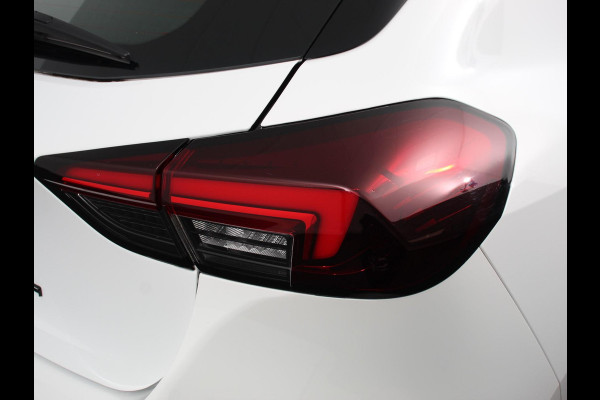 Opel Corsa 1.2 GS Achteruitrij camera Parkeersensoren Cruise control LED Verwarmde voorstoelen Stuurwiel verwarmd Climate control Apple carplay/ Android Auto