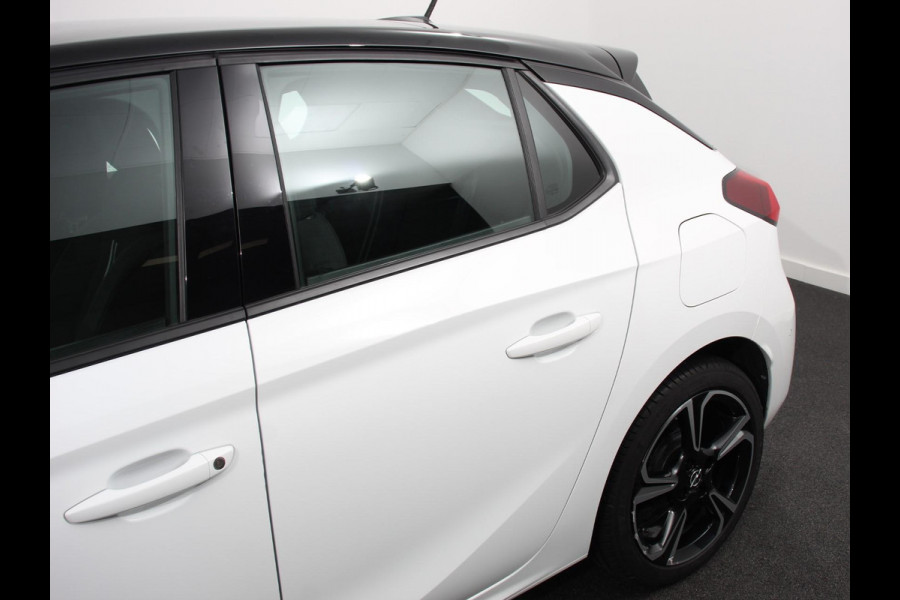 Opel Corsa 1.2 GS Achteruitrij camera Parkeersensoren Cruise control LED Verwarmde voorstoelen Stuurwiel verwarmd Climate control Apple carplay/ Android Auto