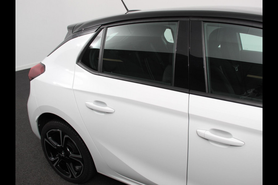 Opel Corsa 1.2 GS Achteruitrij camera Parkeersensoren Cruise control LED Verwarmde voorstoelen Stuurwiel verwarmd Climate control Apple carplay/ Android Auto