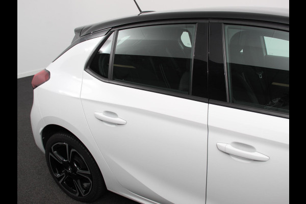 Opel Corsa 1.2 GS Achteruitrij camera Parkeersensoren Cruise control LED Verwarmde voorstoelen Stuurwiel verwarmd Climate control Apple carplay/ Android Auto