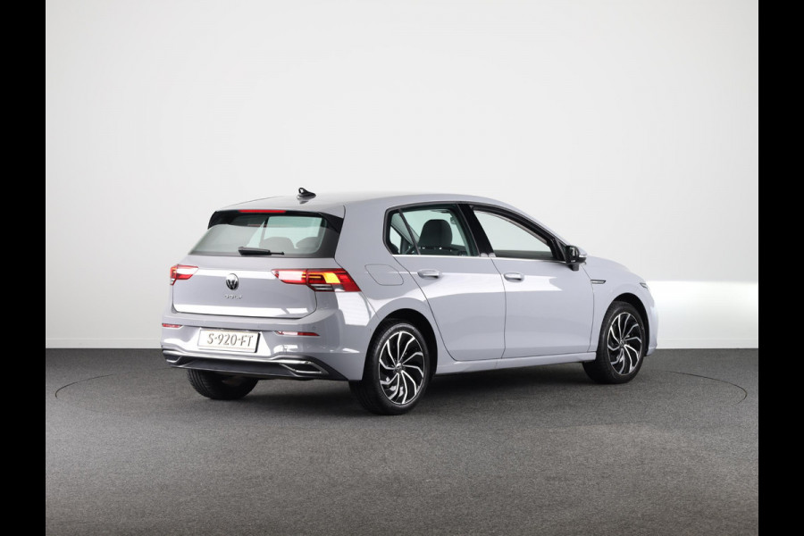 Volkswagen Golf 1.5 TSI Style 130 PK | Navigatie | Parkeersensoren | Led